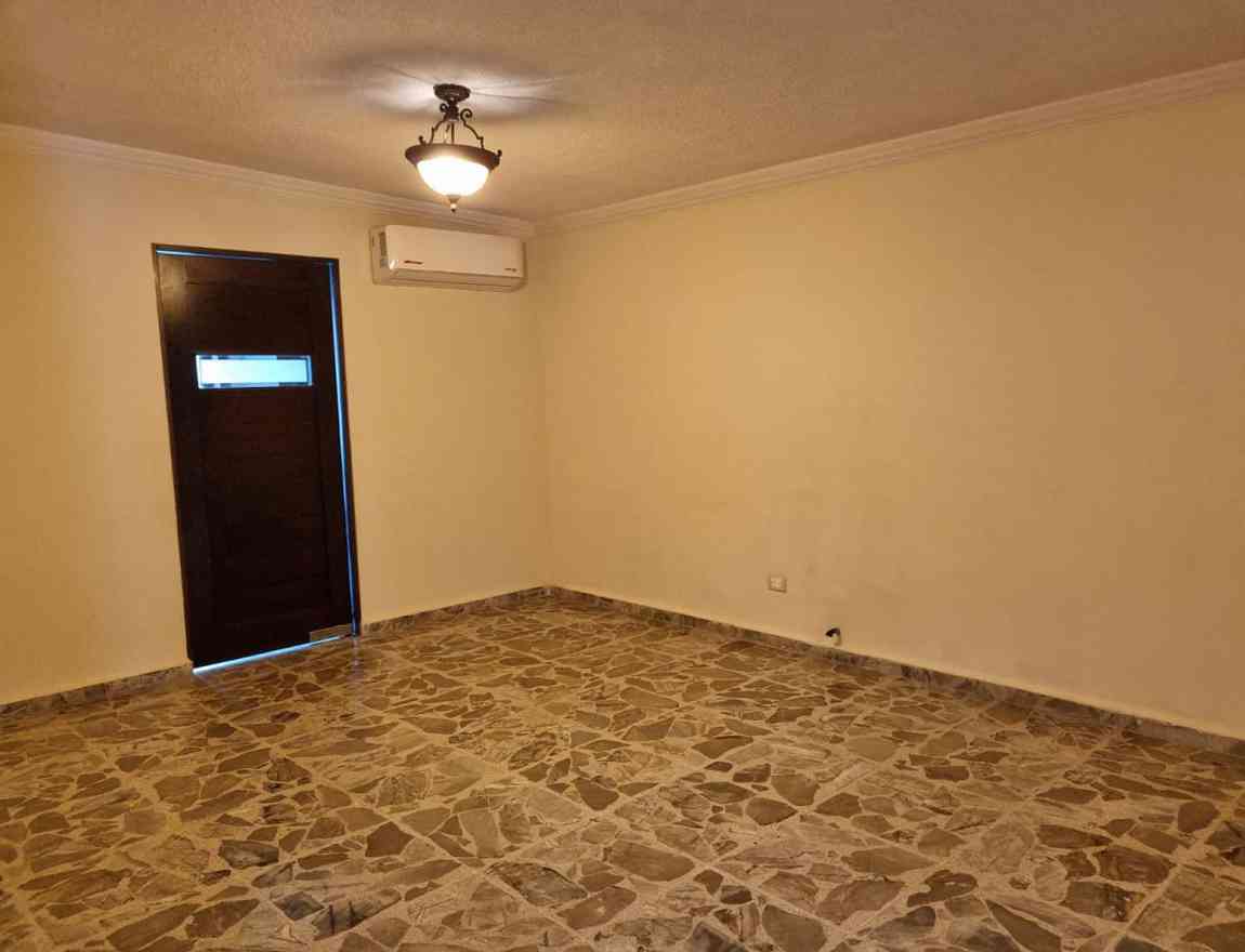 CASA EN VENTA - CONTRY LA SILLA GUADALUPE NUEVO LEON